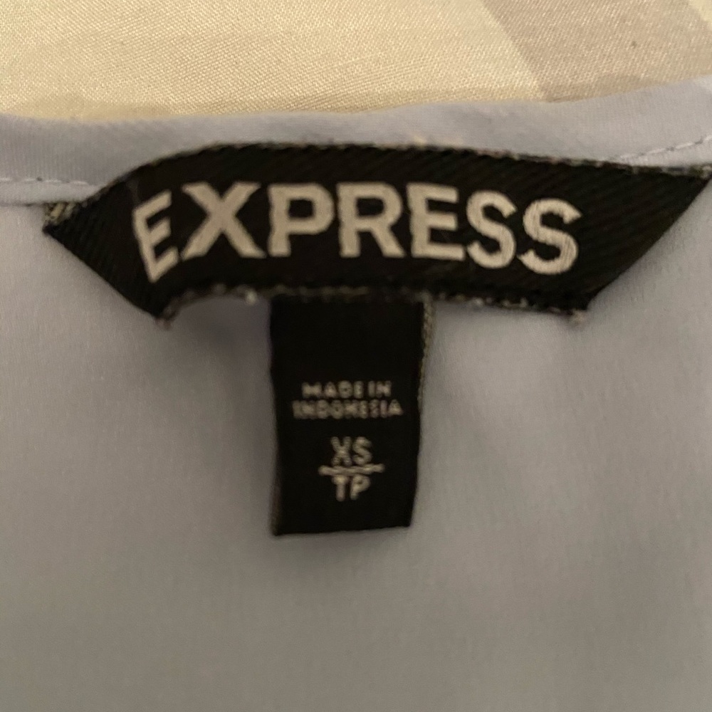 Light purple women’s express top.